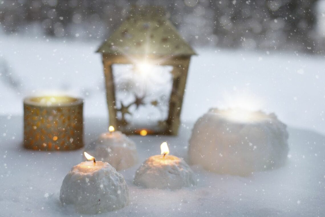 Free candles in snow image